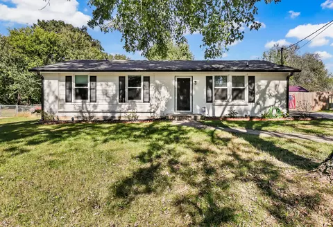 523 Jewel Dr, Clarksville, TN 37042