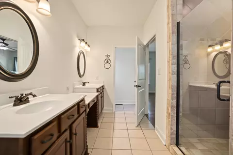Bath - 1002 Glessner Dr, Spring Hill, TN 37174 photo 4 of 7