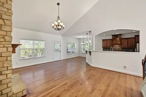 Living - 1002 Glessner Dr, Spring Hill, TN 37174 photo 7 of 9