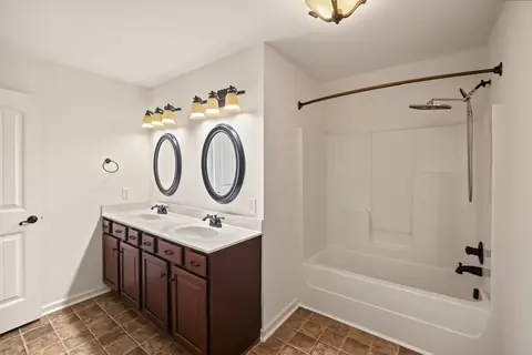 Bath - 1002 Glessner Dr, Spring Hill, TN 37174 photo 6 of 7