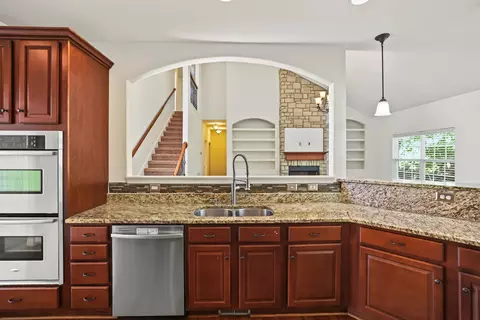Kitchen - 1002 Glessner Dr, Spring Hill, TN 37174 photo 4 of 7