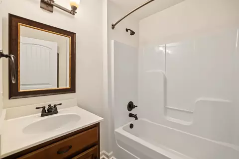 Bath - 1002 Glessner Dr, Spring Hill, TN 37174 photo 7 of 7