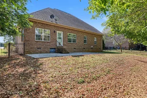 Exterior - 1002 Glessner Dr, Spring Hill, TN 37174 photo 7 of 11