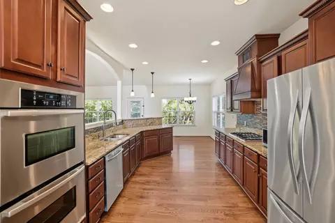 Kitchen - 1002 Glessner Dr, Spring Hill, TN 37174 photo 6 of 7
