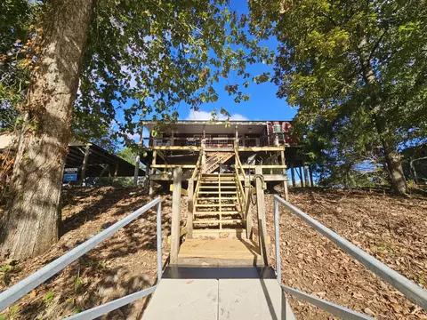 91 Creekside View Ln, Decaturville, TN 38329