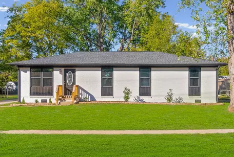 104 Boxwood Dr, Hopkinsville, KY 42240