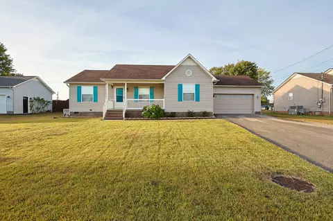 1627 Robert Rd, Columbia, TN 38401
