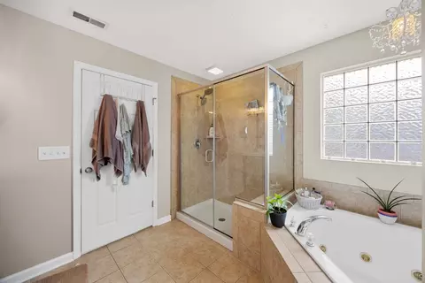 Bath - 1021 Queens Pl, Spring Hill, TN 37174 photo 7 of 9