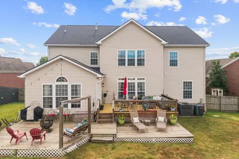 Exterior - 1021 Queens Pl, Spring Hill, TN 37174 photo 6 of 19