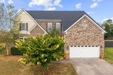 Exterior - 1021 Queens Pl, Spring Hill, TN 37174 photo 4 of 19
