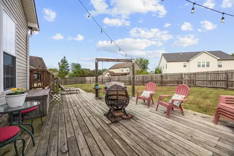 Exterior - 1021 Queens Pl, Spring Hill, TN 37174 photo 12 of 19