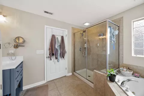 Bath - 1021 Queens Pl, Spring Hill, TN 37174 photo 6 of 9