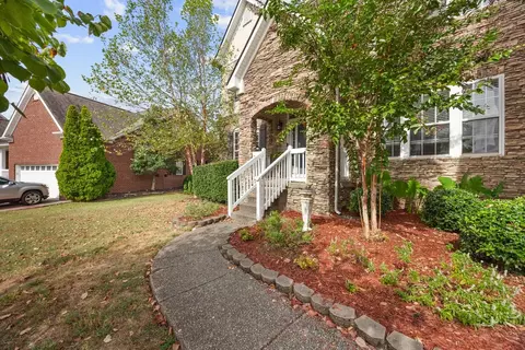Exterior - 1021 Queens Pl, Spring Hill, TN 37174 photo 5 of 19