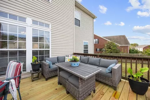 Exterior - 1021 Queens Pl, Spring Hill, TN 37174 photo 7 of 19