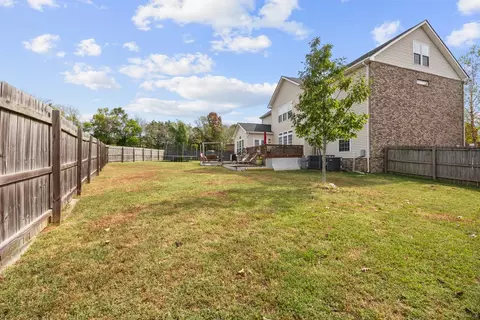 Exterior - 1021 Queens Pl, Spring Hill, TN 37174 photo 17 of 19