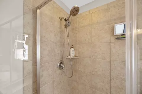 Bath - 1021 Queens Pl, Spring Hill, TN 37174 photo 1 of 9