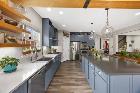 Kitchen - 1021 Queens Pl, Spring Hill, TN 37174 photo 4 of 7