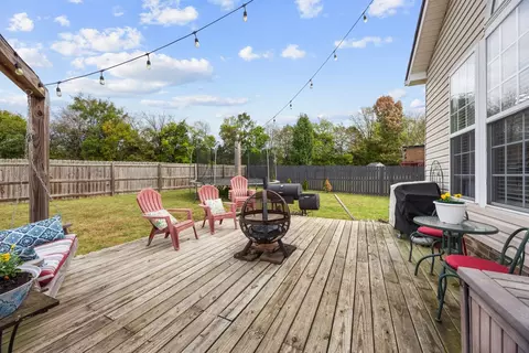 Exterior - 1021 Queens Pl, Spring Hill, TN 37174 photo 9 of 19