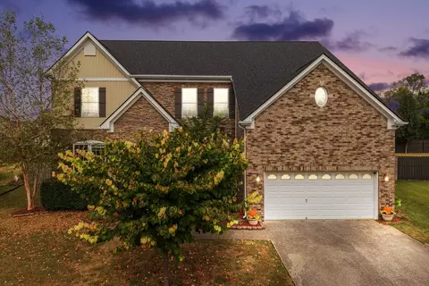 Exterior - 1021 Queens Pl, Spring Hill, TN 37174 photo 2 of 19