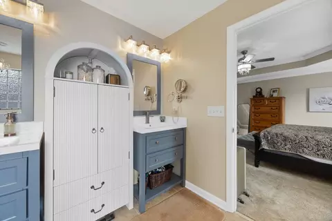 Bath - 1021 Queens Pl, Spring Hill, TN 37174 photo 4 of 9