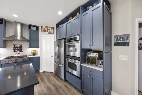 Kitchen - 1021 Queens Pl, Spring Hill, TN 37174 photo 6 of 7