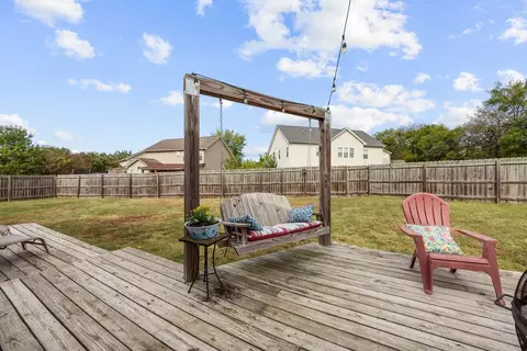 Exterior - 1021 Queens Pl, Spring Hill, TN 37174 photo 8 of 19