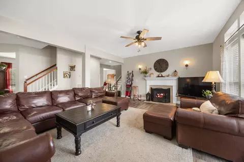 Living - 1021 Queens Pl, Spring Hill, TN 37174 photo 1 of 4