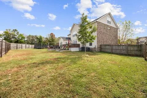Exterior - 1021 Queens Pl, Spring Hill, TN 37174 photo 16 of 19