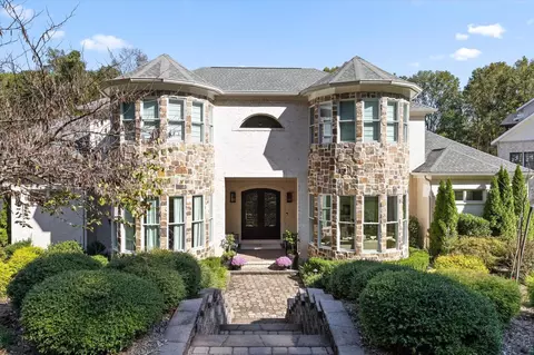 2008 River Bluff Dr, Hixson, TN 37343