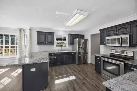 Kitchen - 2407 Riverstone Dr, Murfreesboro, TN 37128 photo 2 of 3
