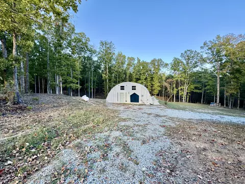 1239 Cherokee Rd, Waynesboro, TN 38485