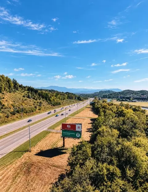 1376 Winfield Dunn Pkwy, Sevierville, TN 37876