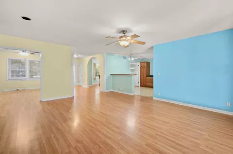 Living - 511 Crocus Ct, Murfreesboro, TN 37128 photo 2 of 3