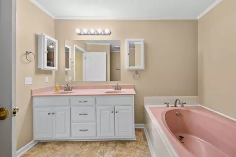 Bath - 511 Crocus Ct, Murfreesboro, TN 37128 photo 2 of 3