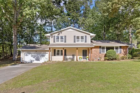 205 Inverness Dr, Signal Mountain, TN 37377