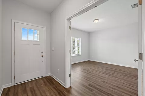 Entry Way - 26 Mimosa Dr, Decherd, TN 37324 photo 3 of 14