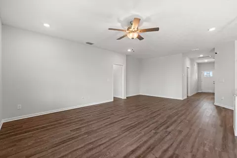 Living - 26 Mimosa Dr, Decherd, TN 37324 photo 4 of 6