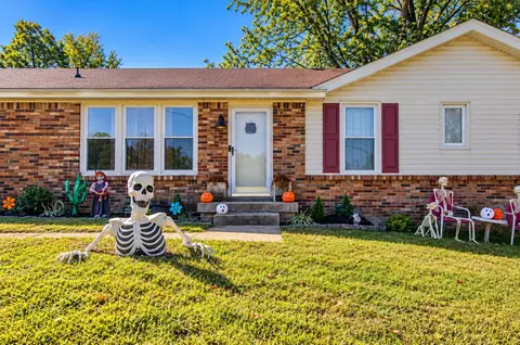 916 Kenwood Dr, Clarksville, TN 37043