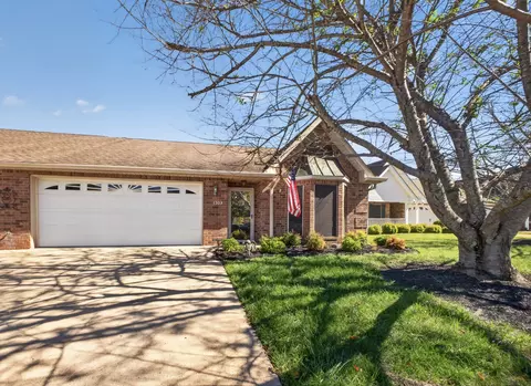 1303 Crofton Park Ct, Columbia, TN 38401