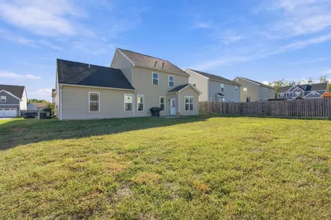 Exterior - 1002 Garrison Way, Spring Hill, TN 37174 photo 3 of 4