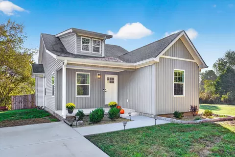 1649 Cumberland Heights Rd, Clarksville, TN 37040