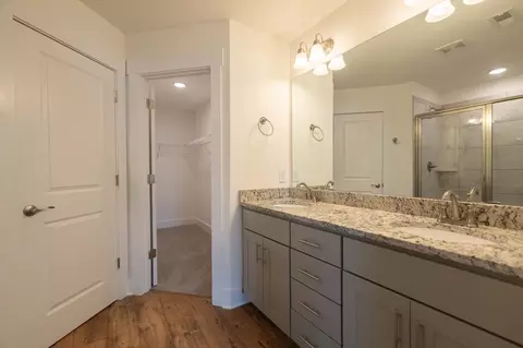 Bath - 7108 Gracious Dr, Franklin, TN 37064 photo 6 of 7