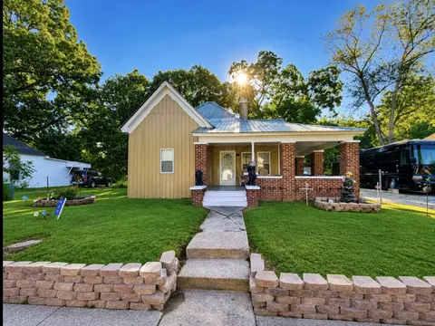 417 N Mccombs St, Martin, TN 38237