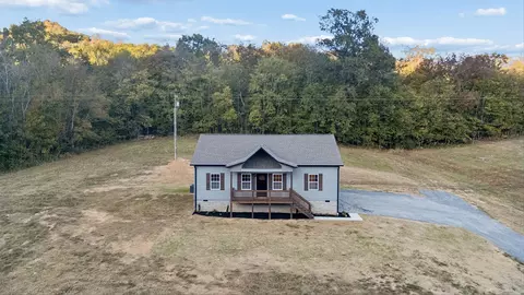 1016 Wartrace Hwy, Pleasant Shade, TN 37145