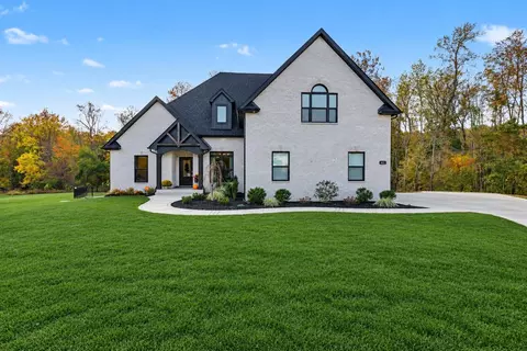 422 Young Ln, Pleasant View, TN 37146