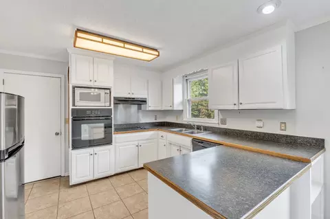 Kitchen - 208 General Forrest Dr, Springfield, TN 37172 photo 3 of 4