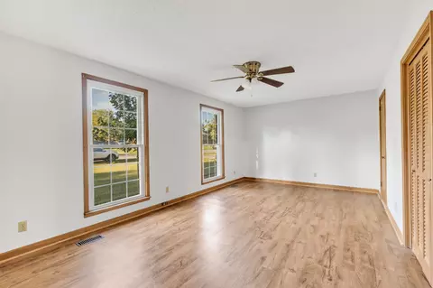 Living - 208 General Forrest Dr, Springfield, TN 37172 photo 3 of 3