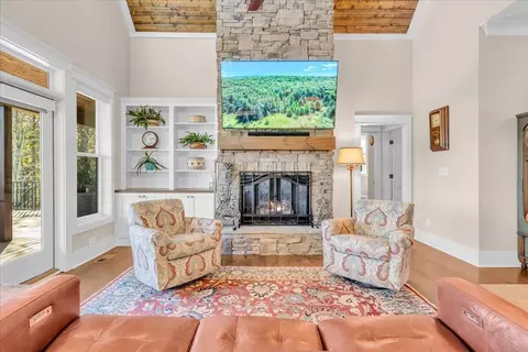 Living - 665 Crockett Loop, Jasper, TN 37347 photo 3 of 4