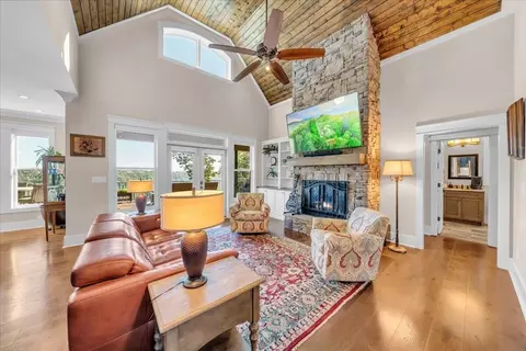 Living - 665 Crockett Loop, Jasper, TN 37347 photo 2 of 4
