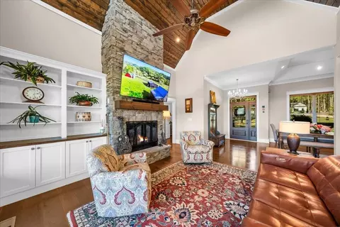 Living - 665 Crockett Loop, Jasper, TN 37347 photo 4 of 4